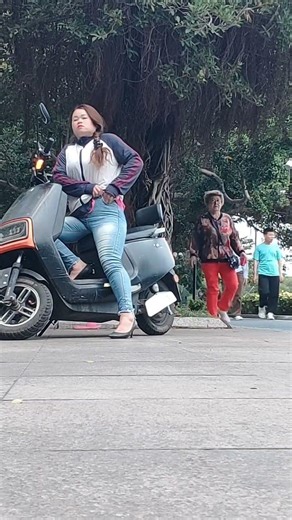 It s so hard this year that I can t earn the fare to go home for the Spring Festival