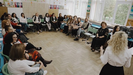 Pe 4 octombrie, în marja Zilei Internaţionale a Profesorului, ne-am bucurat să celebrăm împreună profesia, prin învățare, la Forumul MERITO Maramureş #7, pe tema „Clase care cresc împreună: relații, colaborare și învățare”. Cca. 300 de profesori, directori, studenţi şi elevi, din regiune şi din ţară, au participat la cele 13 sesiuni şi ateliere experienţiale de învăţare colaborativă, pe tema Forumului, cu obiectivul de a explora și asimila abordări şi practici validate privind managementul proac