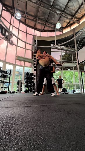 De la perseverancia nace el triunfo Gracias @Melody Luz por ser igual de manija que yo 🙌🏻 . Truco nuevo desbloqueado #desbloqueando #truco #acroduo #acroduotricks #fyp #duo #aprendiendo #acroduo❤️ #learningprocess #partener #foryou #spin #trucos #duotrick #acro @acro.Dfusion @acro.Dfusion @acro.Dfusion