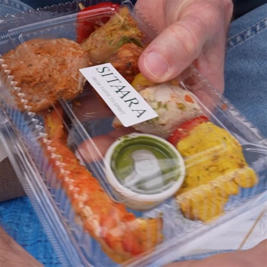 14K views · 595 reactions | Picnic Lunch in Tokyo Park for Cherry Blossoms~! 朗 | Ericsurf6 | Facebook