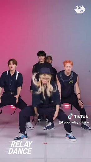 Stray Kids: Thunderous Dance Relay Performance