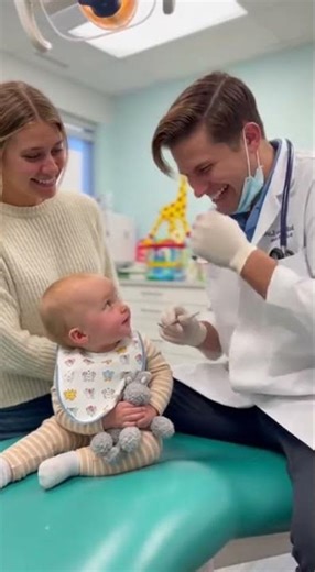 😂👶 The funniest dental visit ever – baby insists, dentist laughs #funny #shortviral #cutebaby