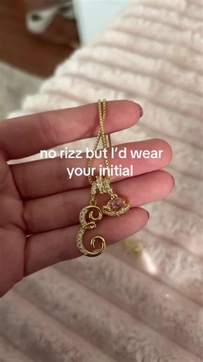 Emma Shop Finds 🛍️ (@emmagracefull)’s video of no rizz but i'll wear your initial