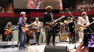 521K views · 5K reactions | This was an impromptu endure after the full tribute show. A little bit of a nightmare for the sound guy, but amazing to see all these legends on the same stage. Eric Clapton, Doyle Bramhall, Gary Clark Jr., Kirk Hammett "with Greeny", Susan Tedeschi, Derek Trucks, Ronnie Wood, Johnny Depp, Billy Gibbons, John Mclaughlin, Robert Randolph, Olivia Sh6afe, Rod Stewart, Imelda May, Joss Stone | Tedeschi Trucks Band Fans Page | Facebook