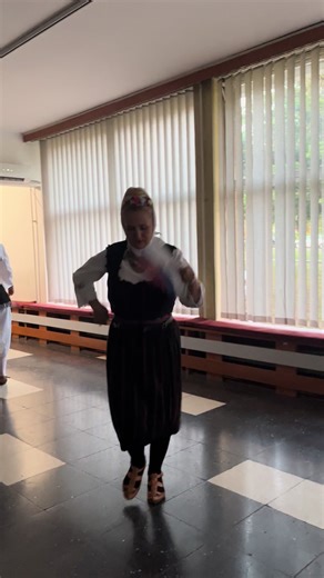 Zagrijavanje za Kolo u Tradicionalnoj Nošnji