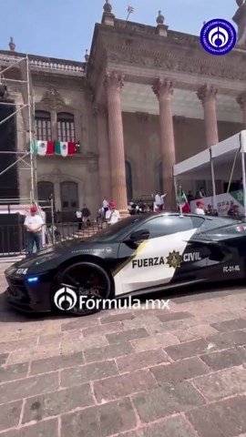 Vehículos deportivos de Fuerza Civil en desfile de Monterrey