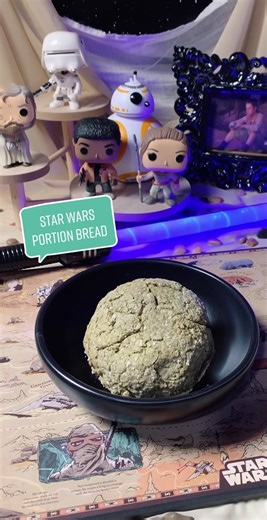 Rey’s portion bread! 💫 INGREDIENTS: -4 tbsp wheat flour -1 tbsp instant oats -1 tbsp sugar -1/4 tsp baking powder -1/2 tsp matcha powder -2 tsp cinnamon -2 tbsp water -1/2 tsp vegetable oil #starwars #maythe4th #may4th #reysportionbread #portionbread #disney #disneyfood #starwarsfood #fyp