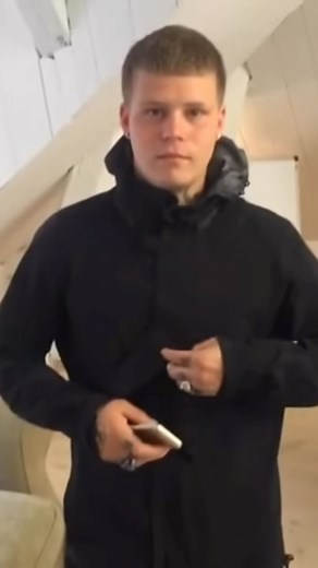 300700 on Instagram: "@yunglean2001 is often credited with being ‘ahead of the curve’ in his style of music and fashion and here he is proving that to be the case with his own techwear reel - when Instagram was still just an app for sharing photos. In the video he showcases the signature gravity pockets and sling features on his Acronym jacket."