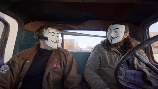 YouTuber convinces stranger to rob bank with him but its a “simulation”