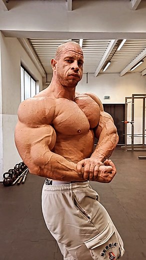 205K views · 12K reactions | Offseoson i love it 朗 #bodybuilder #bodybuildingmotivation #bodybuilding #scitecskcz #evlspraguepro #muscles #krizo #babybiceps #ifbbpro #motivation #musclemotivation #gainz #veinz #shredded #nebbiafitness #evlspraguepro #beast #slovakia #chestworkout #chest #mostmoscular #shape # | Michal Križo Križánek | Facebook