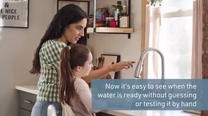 Moen Haelyn Spot Resist Stainless Single-Handle Pull-Down Sprayer Kitchen Faucet with an LED Light ColorCue Temperature Indicator and Soap Dispenser, 87627EISRS