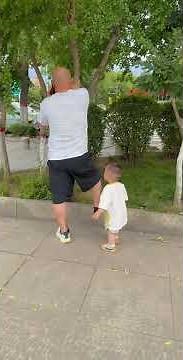 Dad takes off his shoes recklessly, but the son has a way.