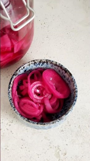 Nie wieder ohne! 🤤 Quick & Easy Pickled Red Onions Rezept