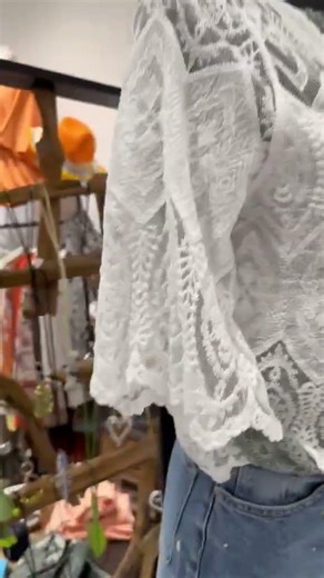 Magnifique chemise en dentelle www.boutiquezazou.ch #chemise #sion #valaiswallis