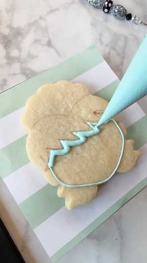 ‘If I knew then what I know now, I wouldn’t have had my little accident.’ 💓 #cookier #ReTokforNature #cookiedecorator #MessFreeHero #cookieart #cookiesoftiktok #halloween #tiktoktutorial #oddlysatisfying #beetlejuice