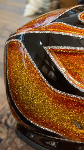 4.9K views · 82 reactions | @simpson_motorcycle_helmets #venom customized by @70s_helmets and @alessiomattiazzi artist. #70shelmets #customizeyourhead #70scustoms #customhelmet #kustompaint #customart #handmadewithlove #handcrafted #pinstripingporn #dirties #vintagehelmets #simpsonhelmet #clubstyle #clubstyle_europe #clubstyledyna #clubstylecalifornia #clubstyle_usa #metalflakes #metalflakesandcandy #goldleafart | 70's Helmets | Facebook