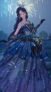 ♾️Whimsical Wardrobe丨Stardust Flare >>Main Attribute: Elegant In the very beginning, the story starts with a single Blastbloom spark. The faint light of the waning moon can't pierce the thick night, but in the distance, a small glimmer winks, nodding toward the girl. *Note: Some makeup shown in the image is for reference only. The outfit's actual presentation may vary in-game. 🎆Outfit Ability [Sparklers: Whimsicality]: Splendid fireworks will bloom behind Nikki as she stands or moves. Ignite Lo