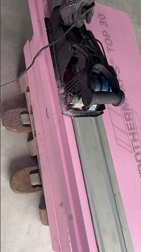 XPS Platten schneiden mit Trumpf Cutter. Gut sauber machen danach nicht vergessen. #kreissäge #tools