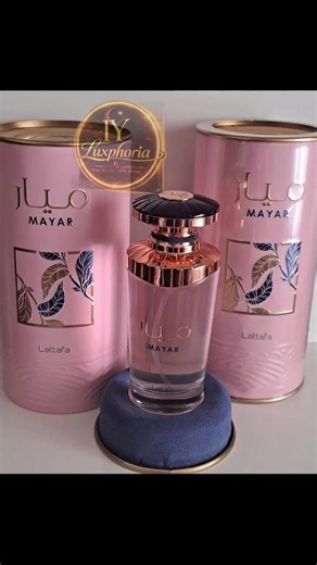 Mayar de Lattafa es una fragancia femenina, fresca y delicadamente dulce que combina notas frutales jugosas con un corazón floral elegante. Su aroma abre con frutas suaves y luminosas, luego evoluciona a flores delicadas y termina con un fondo cremoso y sensual que deja una estela muy femenina. 💎 Un perfume perfecto para mujeres que quieren oler elegantes, frescas y encantadoras todos los días. 💕 Ligero, femenino y muy adictivo. @IY Ruiz #Lattafa #mayar #perfumesarabes #perfumefemenino #perfum
