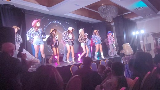 Look at this group of TY Students from Colaiste Iosagain Portarlington at their School LipSync Battles Ireland show on Sunday last. Fantastic routine totally on point. Well done everyone on a fantastic show👏 Love Portarlington | LipSync Battles Ireland