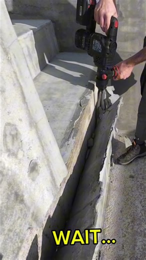 WATCH THE CRACK 👇