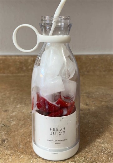 Quick and Easy Strawberry Smoothie Recipe in 10 Seconds