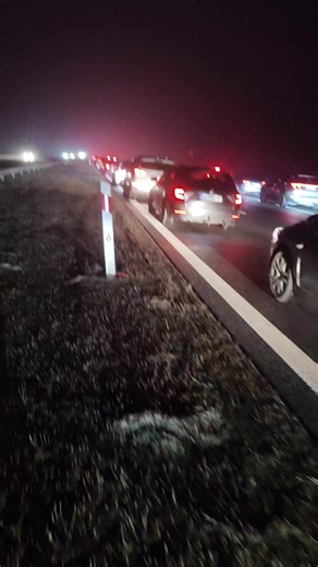 UWAGA WYPADEK TERAZ POZNAŃ-WARSZAWA. Taki powrót że świąt🥶 Gratulacje za postawę dla wszystkich kierowców #A2 #autostrada #wypadek #crash #konin