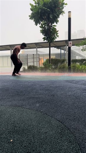 rainy vibess #calisthenics #fyp #foryoupage #planche #workout