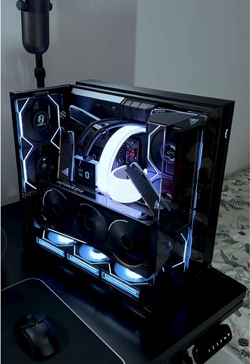 Unboxing and Assembling the Lian Li O11 Vision PC Case