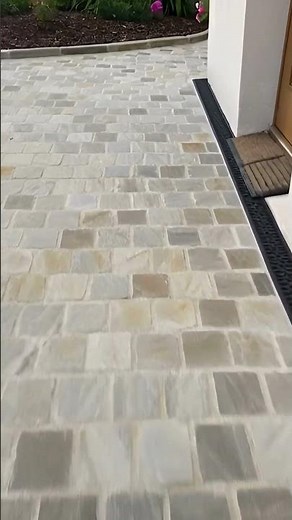Light Grey Natural Sandstone Cobbles & Setts | Pave World UK