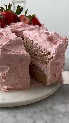 One Bowl FRESH Vegan Strawberry Cake #veganbaking #vegancake #strawberrycake
