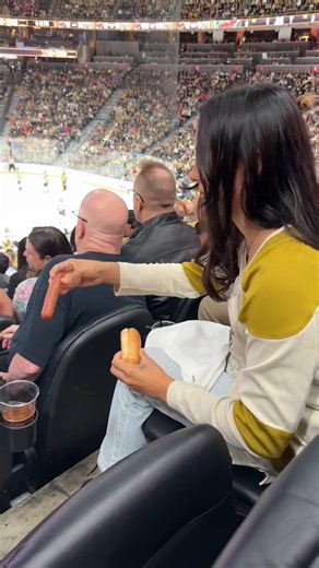 5.3M views · 739 reactions | She dropped her hot dog and cleaned it in his drink #fblifestylechallenge  This video was produced by Network Media and Zoré & Tomek | The Scene Machine | Facebook