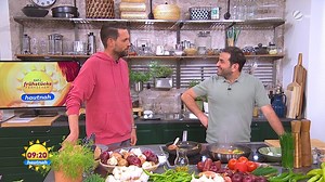 Achtung, es wird lecker! 😌 Freut euch auf einen Gaumenschmaus von Ali Güngörmüs: Der Fernsehkoch zeigt, wie ihr Saksukah und Sucuk ganz einfach zubereiten könnt. 👉 #FFS seht ihr von Montag bis Freitag - ab 05:30 Uhr in SAT.1! #AusderSendung #clip | SAT.1 Frühstücksfernsehen