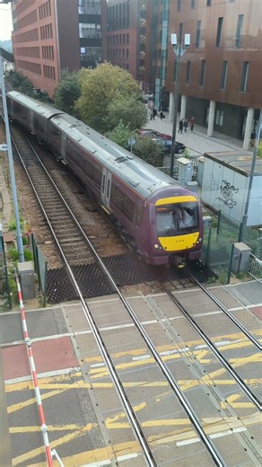 EMR Class 170 (170506) passing Brayford Crossing