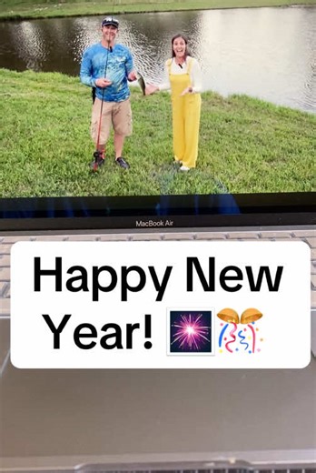 Happy New Year! 🎆🎊 I am so excited for another year and cannot wait to see what God does in Learning with Leshie! 🫶🏻💛 #christianmom #learningwithleshie #Godisgood