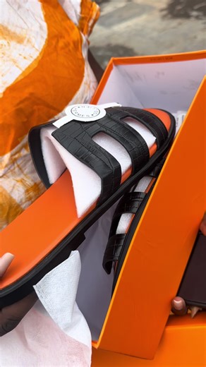 Sandale HERMES disponible chez isso_shop 🤩🤩🤩#issoshop #brazzaville🇨🇬 #venteenligne #sandale #hermes