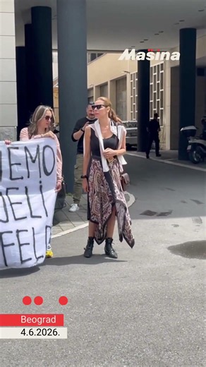 Glumica Katarina Radivojević na skupu podrške Danijeli Štajnfeld
