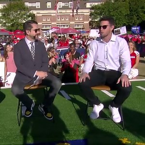 "I give him an A for the way he's started the season off." From one Georgia QB to another, Aaron Murray loves what he's seeing out of Carson Beck 👏 Georgia Football | Marty Smith | SEC Network