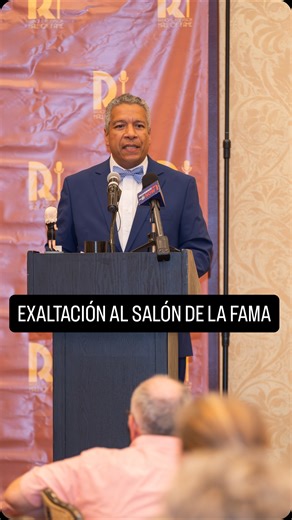 Tony Méndez dedica su exaltación al Salón de la Fama al equipo de Poder: “Este logro es de todos nosotros” En un discurso lleno de gratitud y orgullo, Tony Méndez destacó el papel fundamental del equipo de Poder 1110 AM y 102.1 FM durante la ceremonia del Rhode Island Radio & TV Hall of Fame 2025, donde fue reconocido como el primer hispano en la historia en recibir esta distinción. Méndez recordó que el sueño de Poder nació junto a Zoilo García y Dilson Méndez, pero se ha sostenido gracias al t