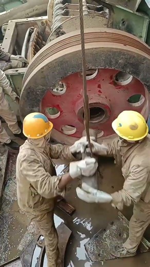 Installing a large pulley: using impact force to get it into place! Do you have any better methods?