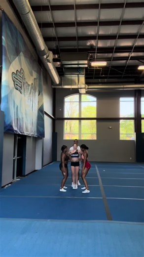 SMOED X ICONS 💚#fypシ #cheerleading #fypシ゚viral🖤tiktok #explore #ate #cheerleader #trending #onthisday #practice #STUNT #smoed #hungry