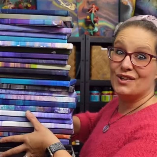 30 Days of Fluid Art Challenge Day 16: Bloom Transfer Welcome to my November Fluid Art Challenge! Every single day this month I’ll be demonstrating a different acrylic pouring technique, some I’ve done before, and some I’ve NEVER tried until now. Each day means a brand-new video for you to enjoy! Canvas size: 24x30 cm Colors used: Levis Ambiance Mur (mixed with water only) Liquitex – Dioxazine Purple Ara – Metallic Turquoise Amsterdam – Turquoise Green Liquitex – Cobalt Blue Hue Scraped Off Pain