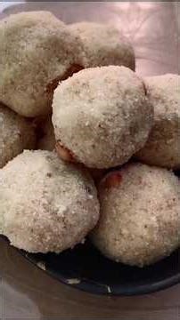 ఒకసారి రవ్వలడ్డు ఇలా చేయండి నోట్లో వేసుకుంటే అలా కరిగిపోతుంది ||#shorts #cooking #sweet #ravvaladdu