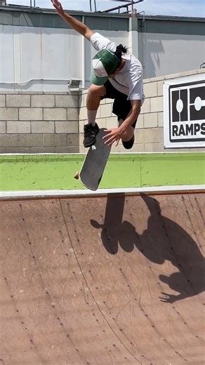 Name that trick! 🛹✅⚡️ #skateboarding #miniramp #skate