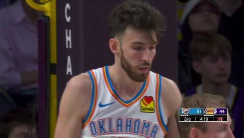 洛杉矶湖人_NBA常规赛：雷霆123-87湖人_NBA常规赛：雷霆123-87湖人_这造进攻犯规代价有点大蒂耶罗面部吃霍姆格伦一铁肘直接返回更衣室