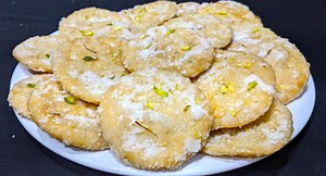 1.3K views · 11 reactions | Meethi Mathri | Sweet Mathri Karwa Chauth Recipe Ingredients Required- 250 grm refined flour 1/4 cup desi ghee Oil for frying 1.5 cup sugar 1/2 cup water 1/4 tsp cardamom powder Saffron strands chopped pistachios #meethemathri #mathris #sweetmathri #cooking #recipes | Sunita Agarwal | Facebook