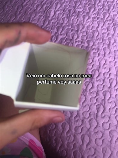 Cabelo Rosa no Perfume: O Que Significa?