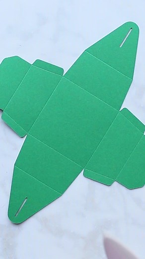 17K views · 328 reactions | I had so much fun making this DIY box! They're perfect for filling with candy and gifting to anyone with a sweet tooth. Make this yourself with my free SVG download here: https://sweetredpoppy.com/5-cricut-gift-box-template-svg-files/ | Sweet Red Poppy | Facebook