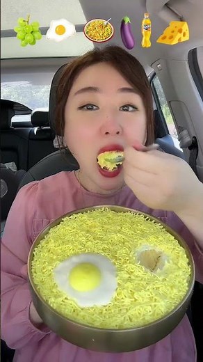 Eat emoticons,eat you bite by bite,the co-pilot eats snacks#food#shortvideo#Eatemoticons