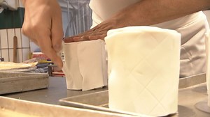 Video. Baker makes toilet paper cakes in satirical poke at panic-buyers